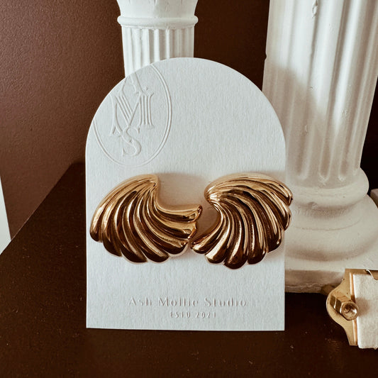 Shell-patterned hypoallergenic vintage earrin