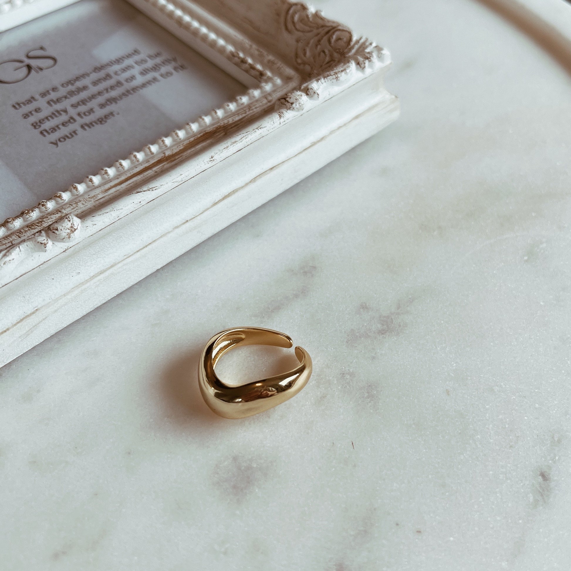 AMS French Vintage Gold Basic Statement Ring