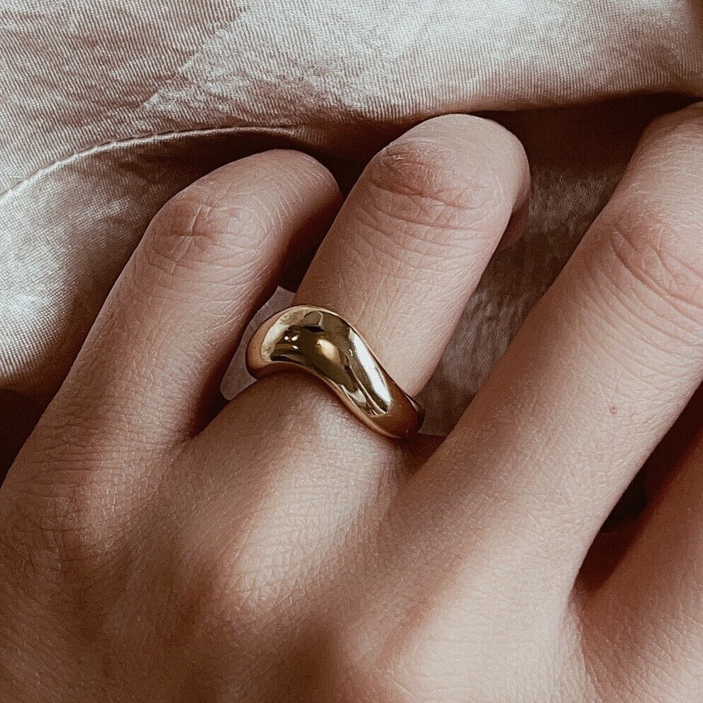 AMS French Vintage Gold Basic Statement Ring