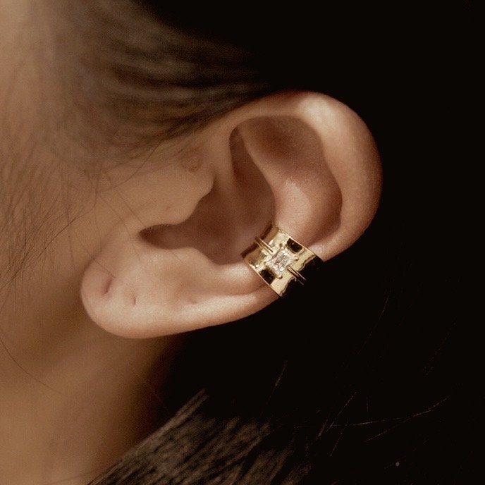 AMS Big Stone Gold Ear Cuff 