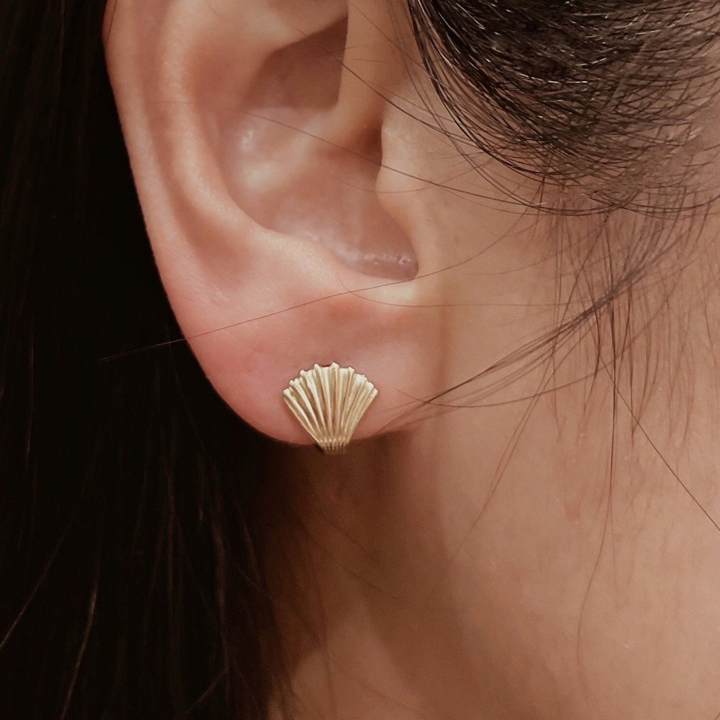 AMS French Vintage Classy Gold Mini Small Seashell Earrings Studs 